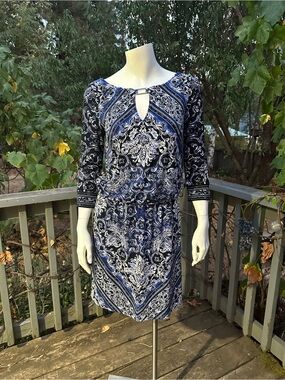 White House Black Market Blue Baroque Print Sheath Dress Keyhole Neck XS
